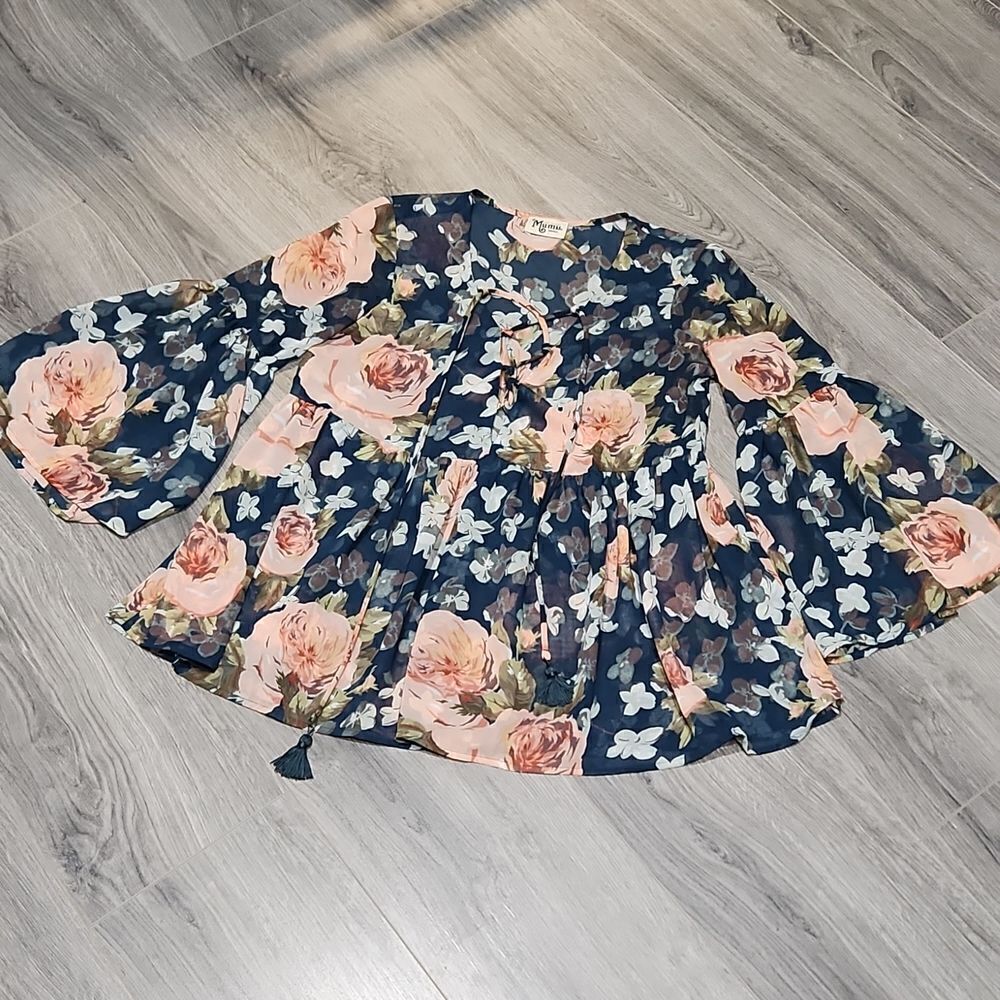 EUC Show Me Your Mumu Floral Boho Vneck Tie Top